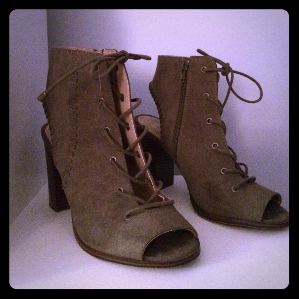 Mix 6 green lace up block heels